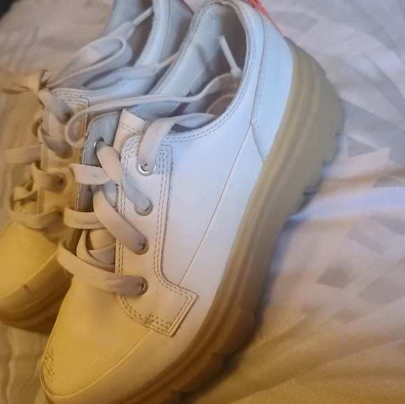 Shoes - Picture 6 of 7